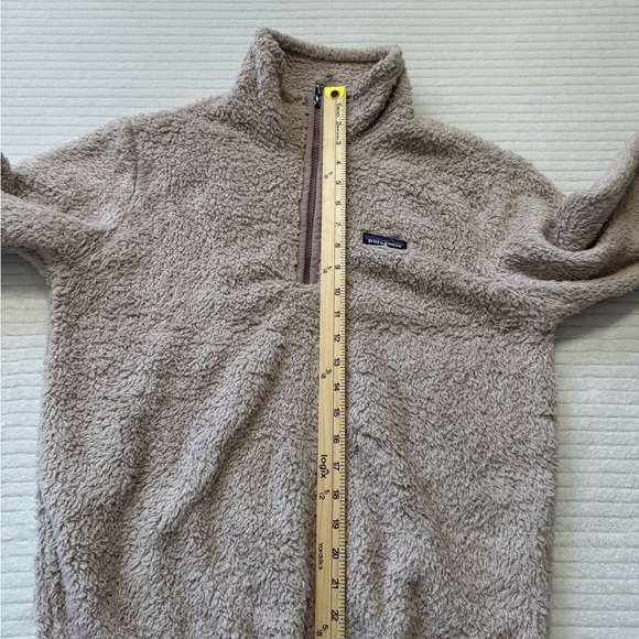 Patagonia Women's Fleece Pullover Jacket in Light Taupe - Picture 4 of 9